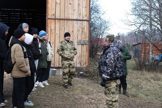 Ученики восьмого класса МБОУ Балахтинской СОШ 2 в сопр?...