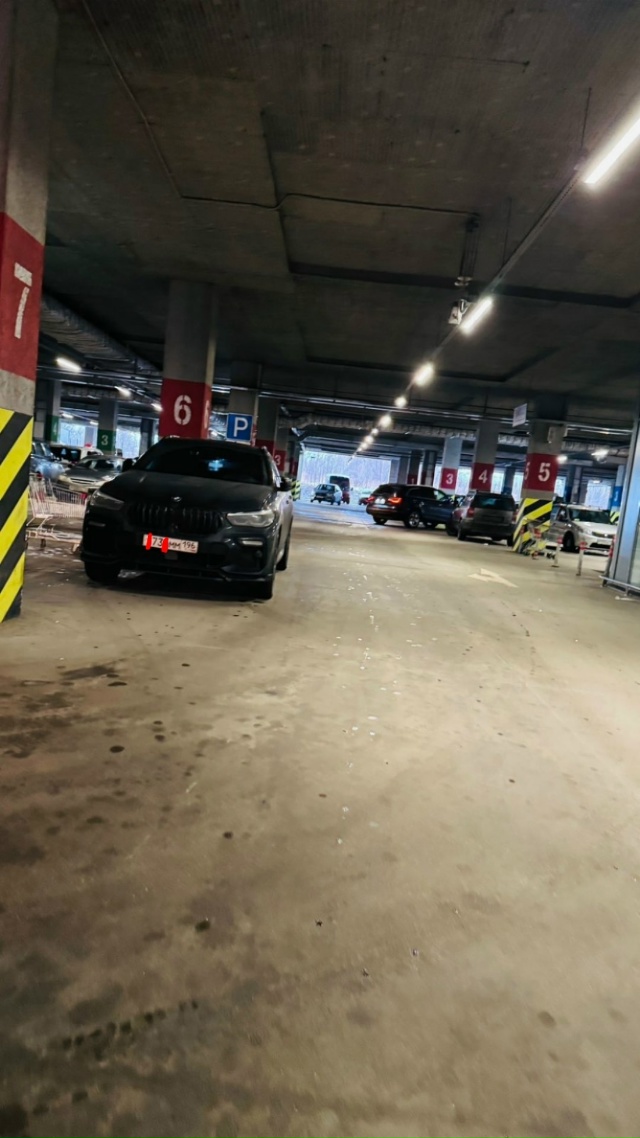 196, регион,
Свердловская область .
на бвм денег хватил...