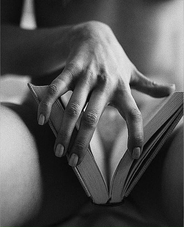 – А, да! Заходите, Клавдия Семёновна,- класс поднялся, –...