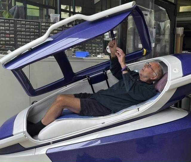 Швейцарская капсула для добровольного ухода из жизни.....