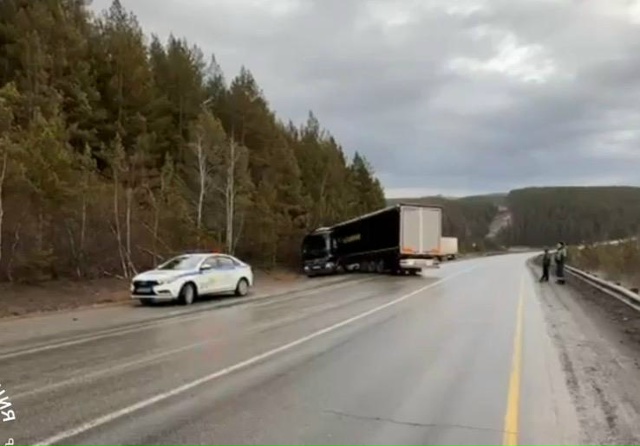 ‼На М-5 (Москва-Челябинск) уже два большегруза съехали ?...