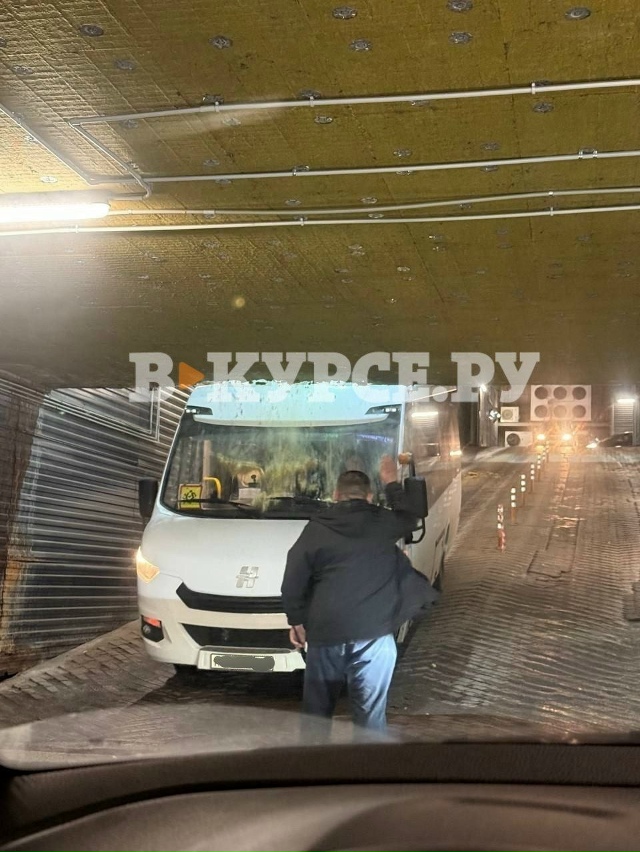 Подписчики сообщают, что на въезде на подземную парков...