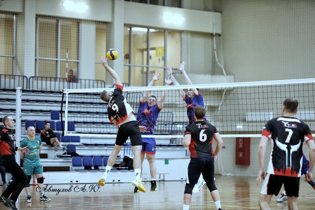 Сегодня в Можайском ФОК «Арсенал» кипели волейбольные...