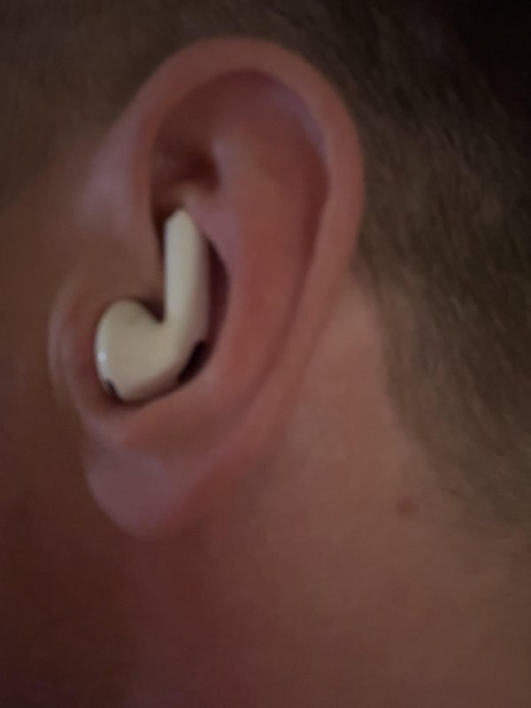 В Хвиттере раскрыли единственный правильный способ носить AirPods.
Apple это скрывают