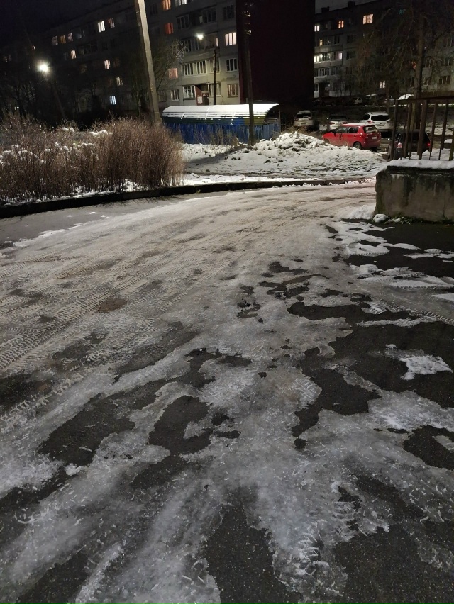 Подход к подьездам Державина 32.Спустись и поднимись-на...