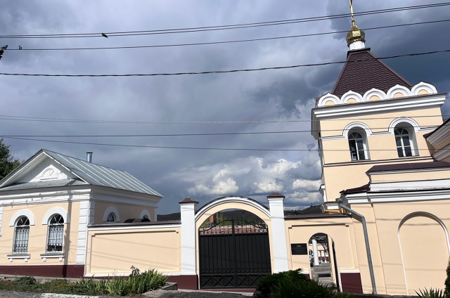 Завершены работы по ремонту фасада и ограды Благовеще?...