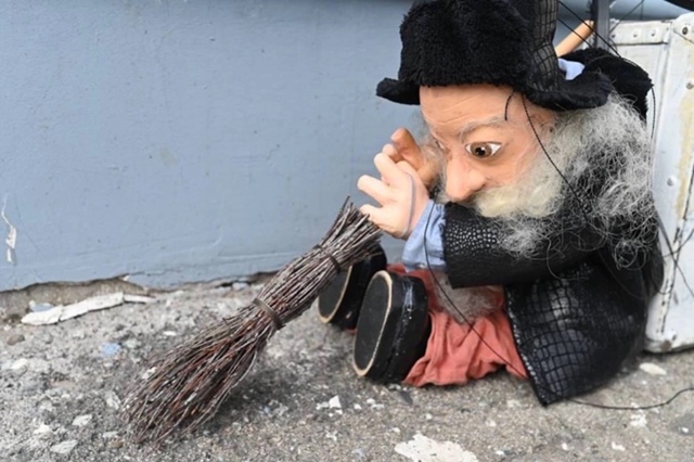 На пермской набережной появился дворник Семён Степано...