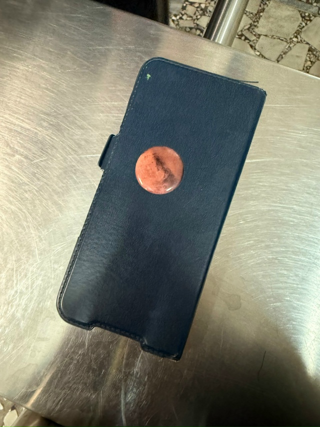 На восточной проходной найден телефон