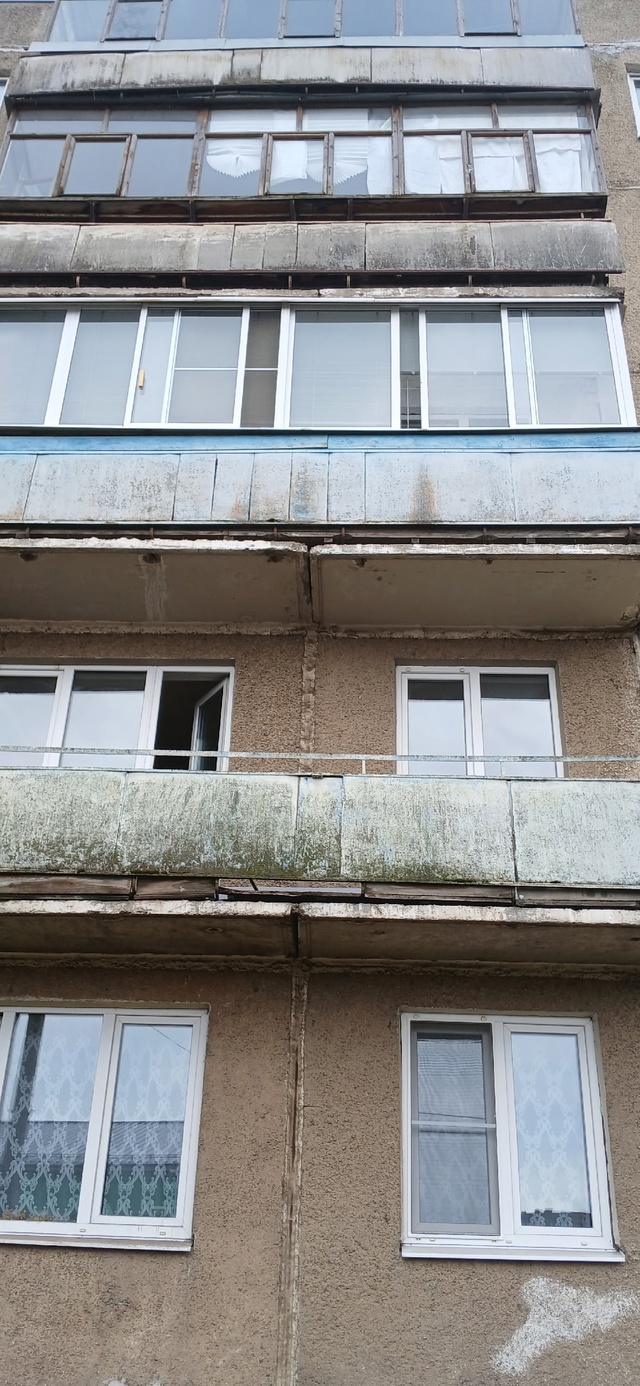 Напротив пятерочки на улице Декабристов, мальчик из кв...