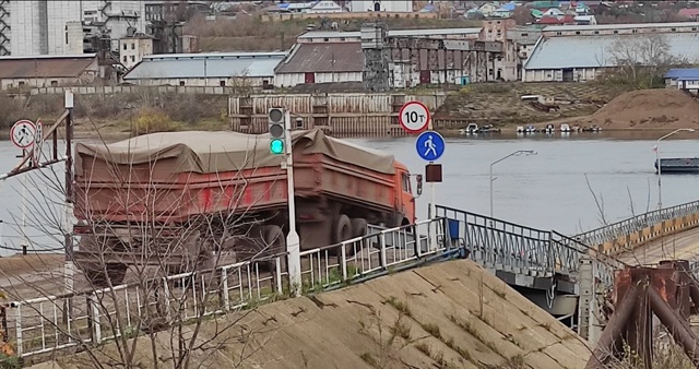 Управление благоустройства почему на вашем мосту стои...