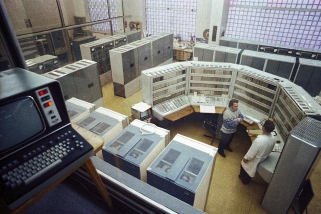 Трудно поверить но это факт!
Программист и ассистент в ...