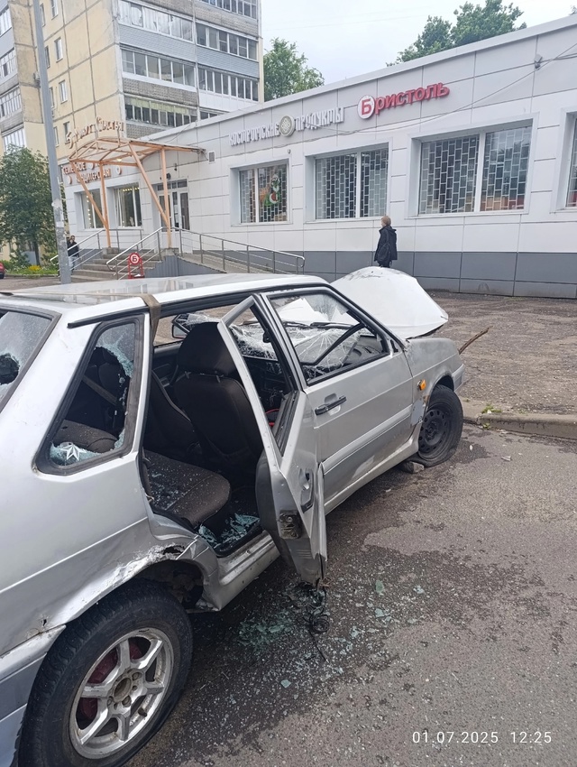 Танцы на машине закончились полным ее разгромом.
🎈 Ск...