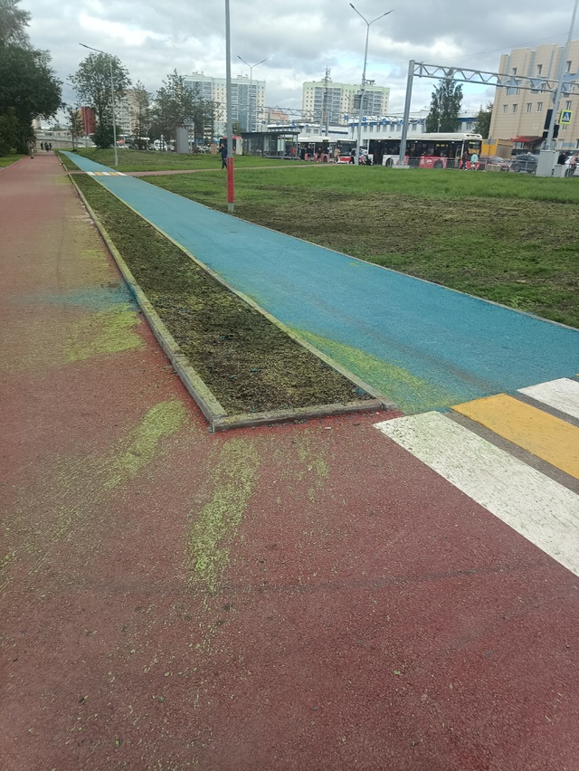 Тротуар возле ТЦ Вега по ул. Блюхера 9