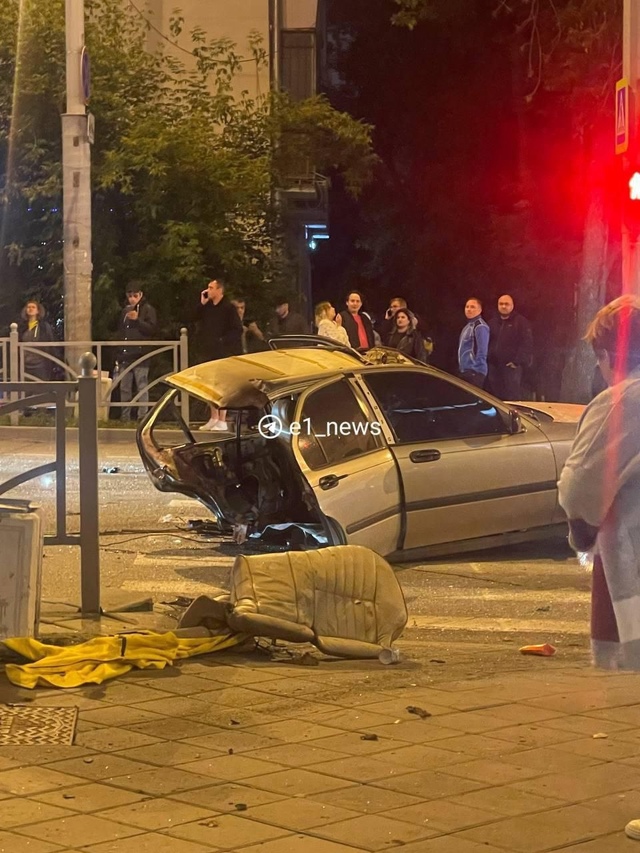 Жуткая авария на пересечении Малышева и Сакко и Ванцет...