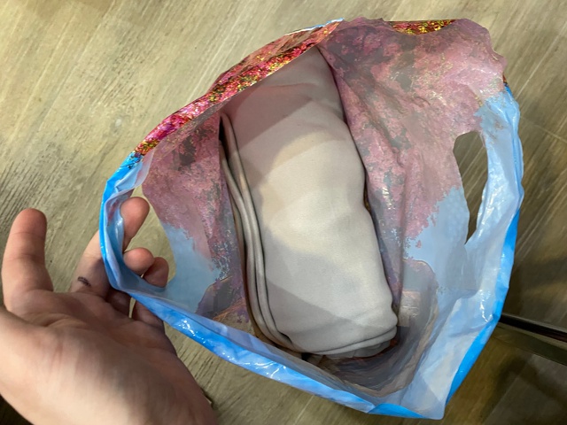 Юбилейная 2 , озон , вчера 30.10.2025 кто-то пришел с пакетом ,...