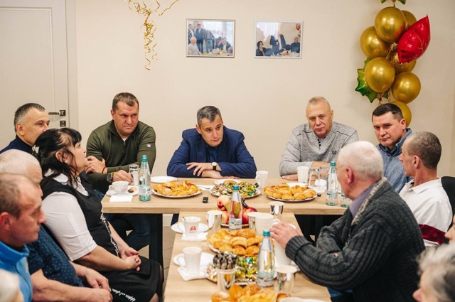 ❗️Александр Хинштейн встретился с вернувшимися из ук...