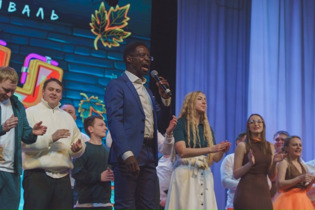 XIX фестиваль КВН «Осенний максимум» объединил веселых ...