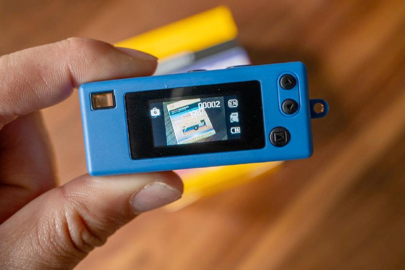 Kodak представила камеру-брелок за $29.
Она снимает фото и видео на карту microSD, а встроенные фи