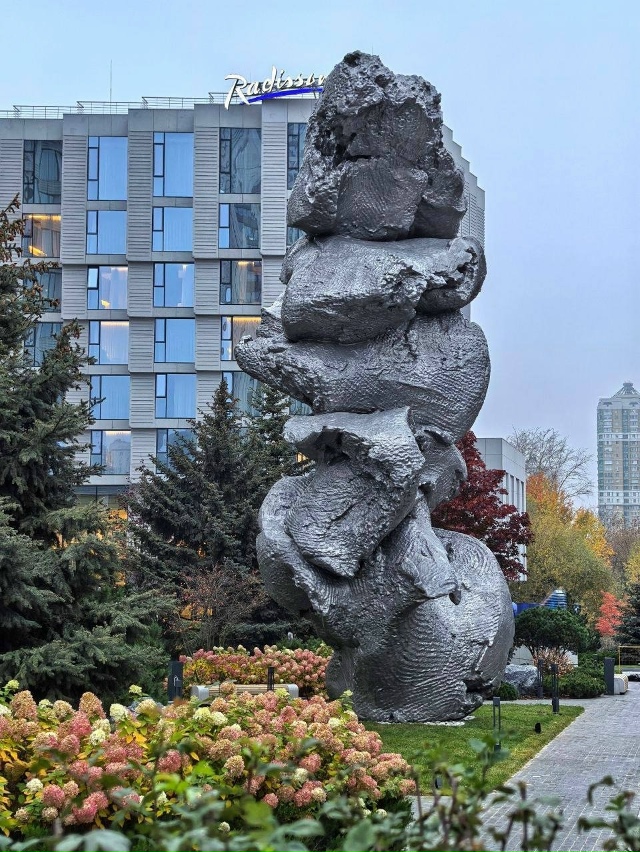 Монтаж «Большой глины №4», которая стояла у ГЭС-2, завер...