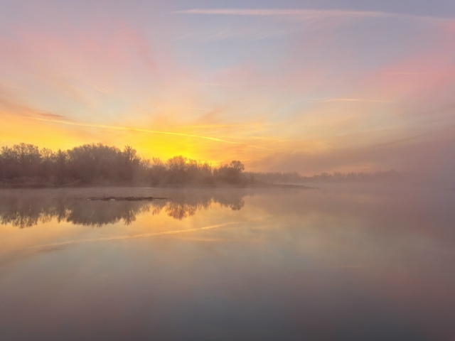 🌅 Волшебный рассвет на реке Урал!
❄ Утро получилось н...