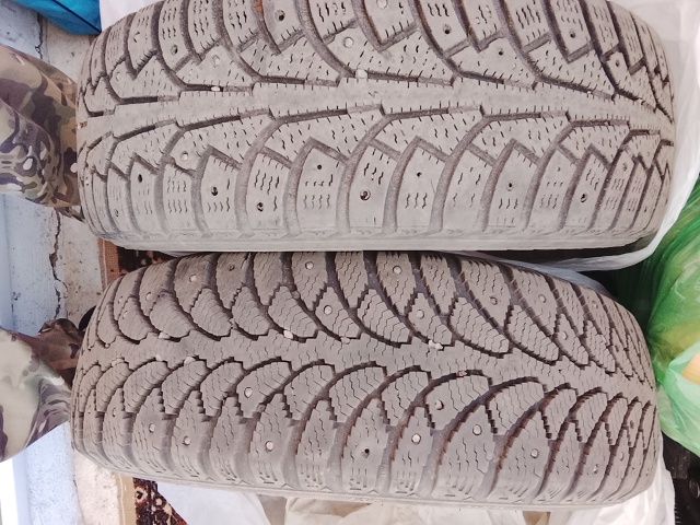 Продам зимнюю резину, 175/65 R14, стояла на калине. Два балл?...