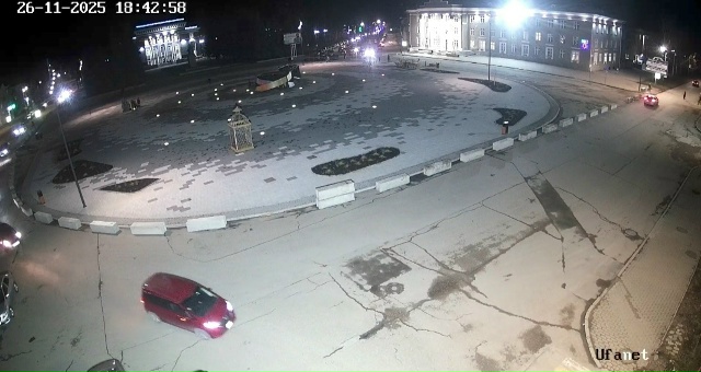 🎄В Салавате на площади начали установку главного нов?...