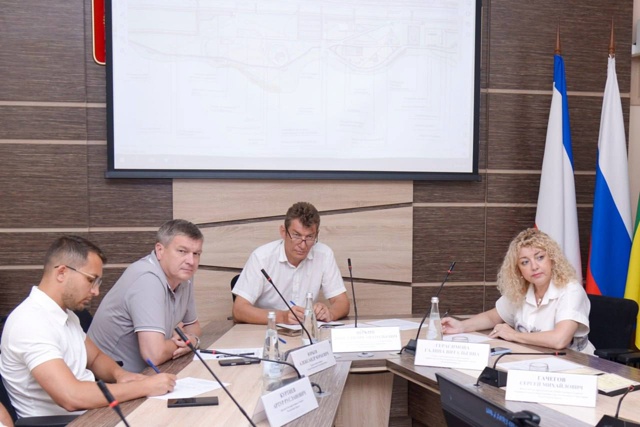 Принял участие в заседании Общественного совета Евпат...