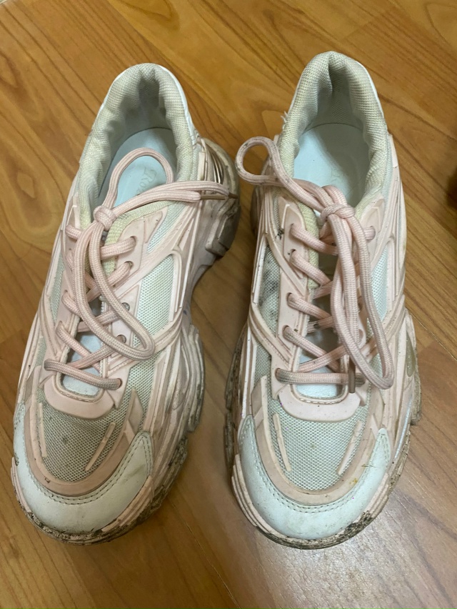 В ДК Железнодорожник оставлена обувь. Владельца прось?...