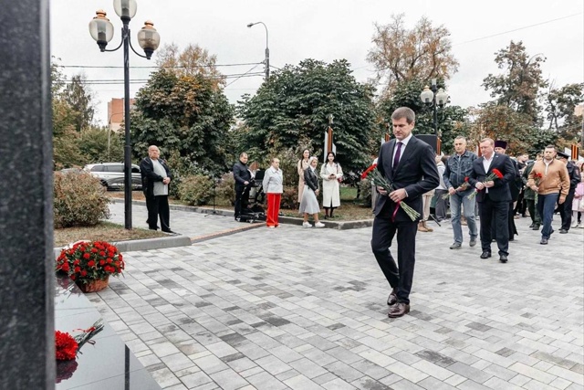 В г. Орехово-Зуево открыли памятник участникам специал...