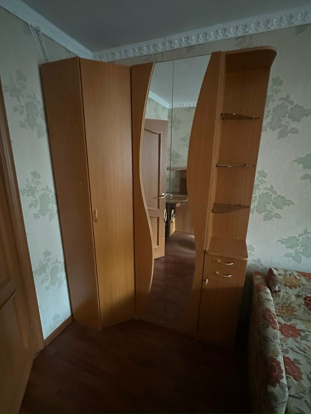 Продам мебель
Диван угловой бесплатно
Компьютерный с...