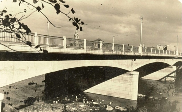 1) Река Упа
1913-1917 Тула
2) Набережная Дрейера
1994 13 апрел?...