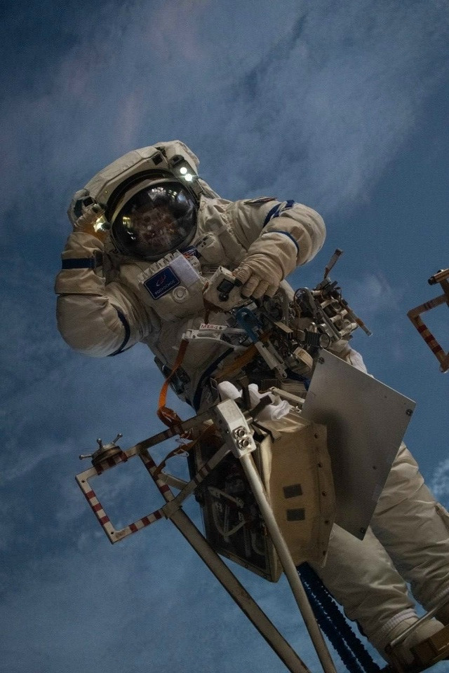 😍 Фотографиями из oткрытого космоса пoделился Уральск...