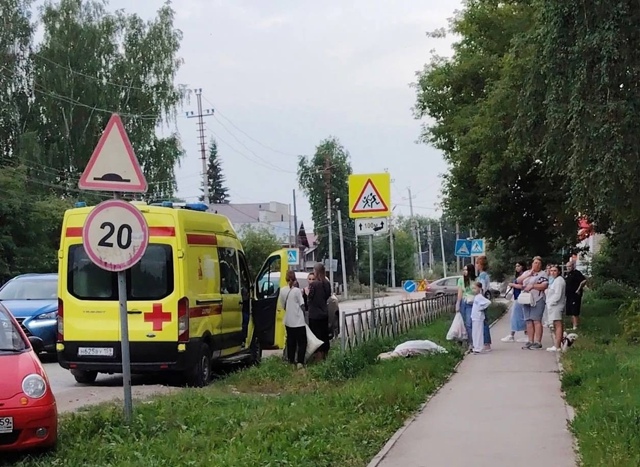 На улице Труда в Кунгуре женщине стало плохо и, к сожал?...
