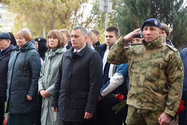 ✊🇷🇺 Мемориальную доску старшему прапорщику полиции...