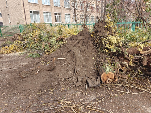 Что сегодня хотели изобразить возле Гимназии в 4 м-не??? ...