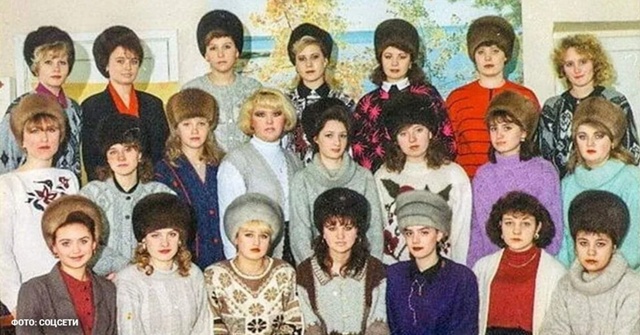 Россиянки массово скупают «бабушкины» шапки из 90-х.
С...