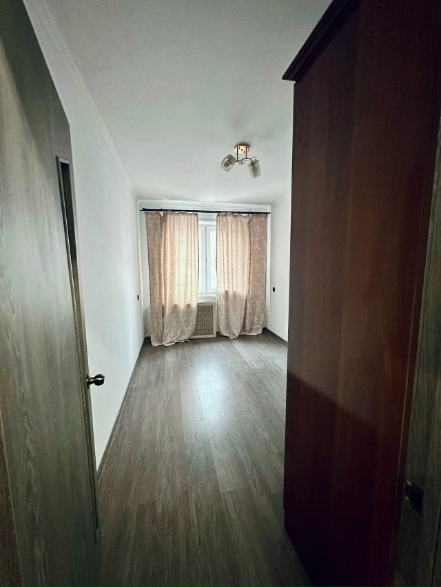 Продать свою квартиру собираясь,
Я подготовила для ва?...