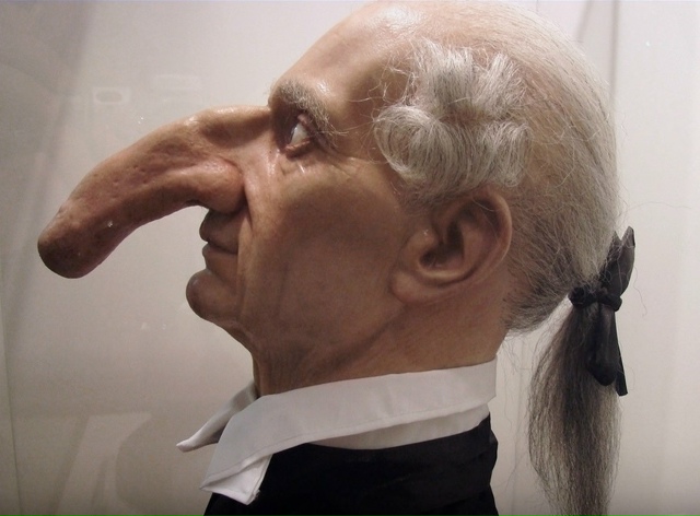 Самый длинный нос у человека за всю историю принадлежа...