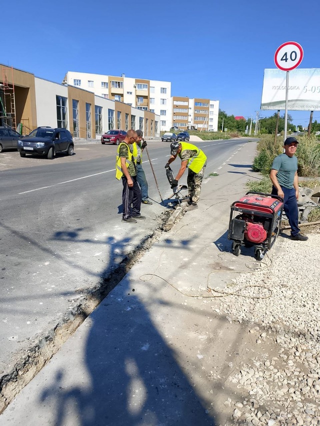 ⚒️ МБУ «Дорожникa» проводит работы по асфальтировани?...