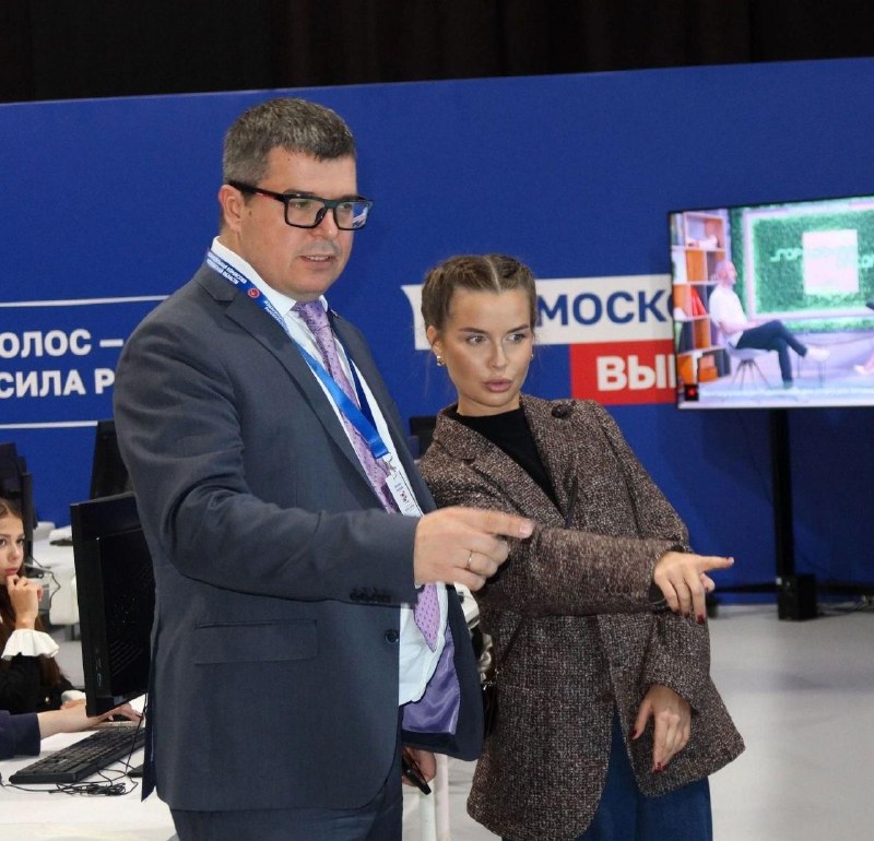 📷 Кадр дня: Татьяна Куртукова следит за выборами по камерам
Исполнительница «Матушка-земля» приехал