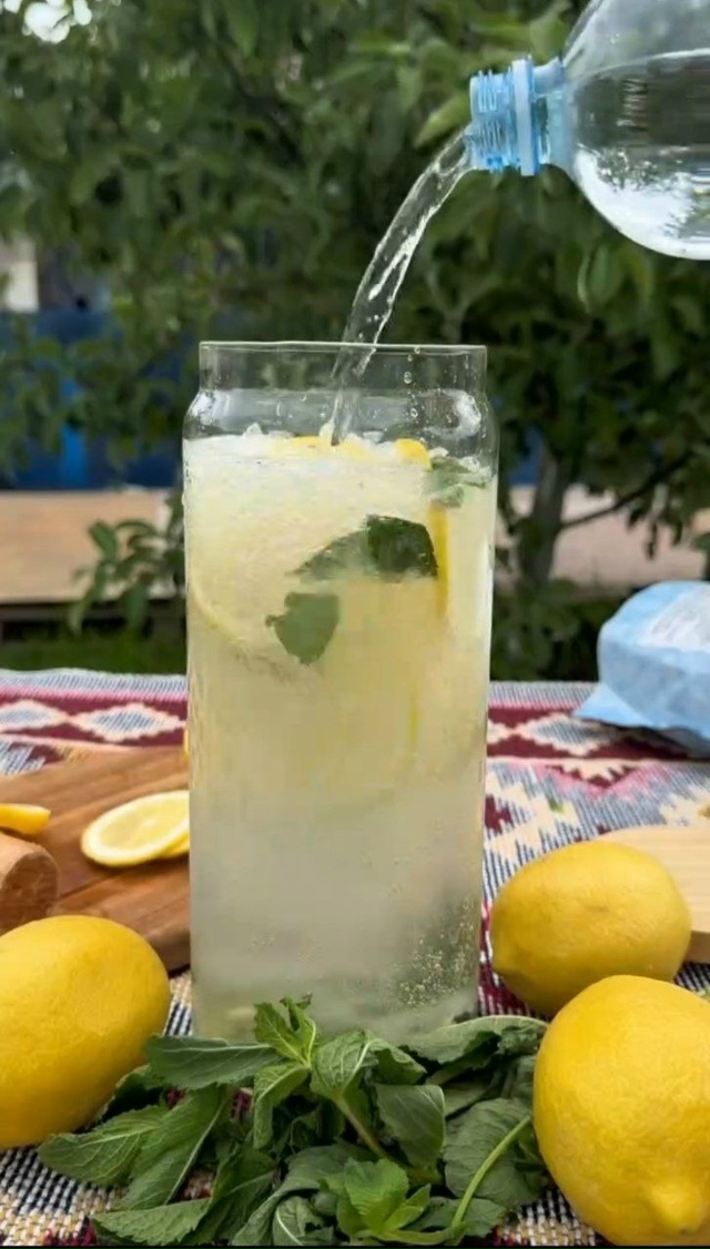 Самый быстрый летний лимонад из нескольких ингредиент...