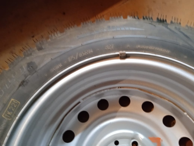 Анон. Продам зимнюю резину, тел 89159640771