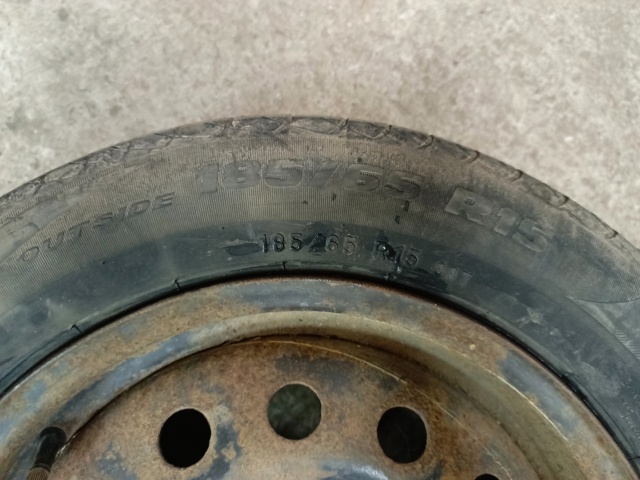 Продам колесо r15, разболтовка 4x108, может кому на запаску...