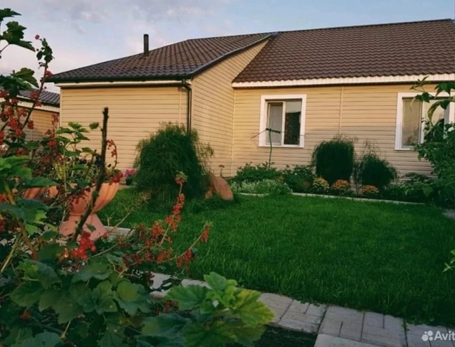 Продам квартиру в двухквартирном брусовом доме 100м². Т...