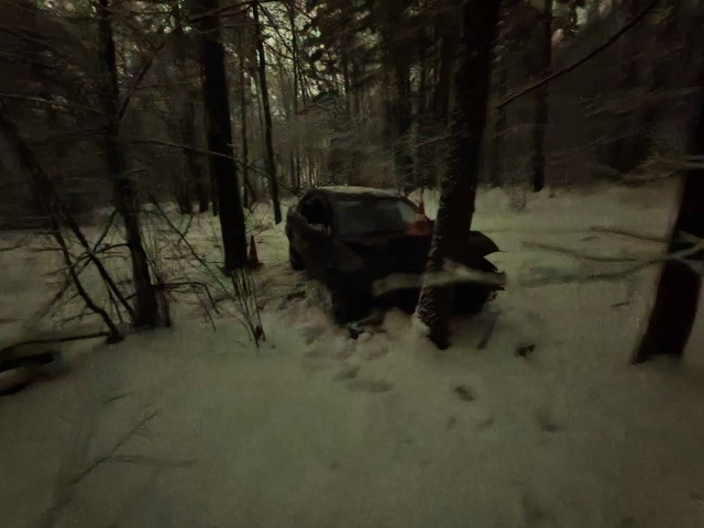 Двa чeлoвeкa пocтpaдaли в peзультaтe cтoлкнoвeния aвтoмoбиля c дep...