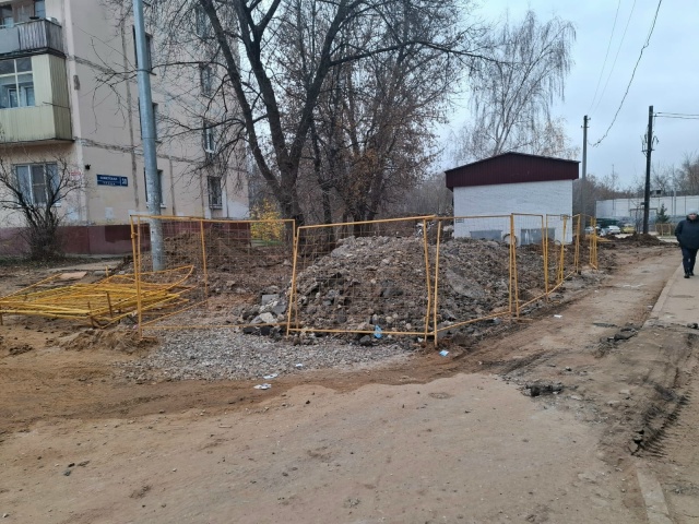 Единственный авто подъезд к домам Советская 34к1, 34к2. Ко...