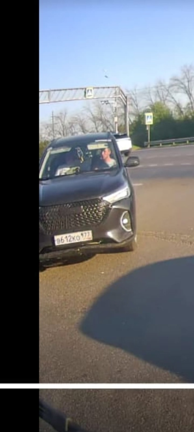 Это чудо сегодня в 6 утра совершило дтп с Куйбышева на б...