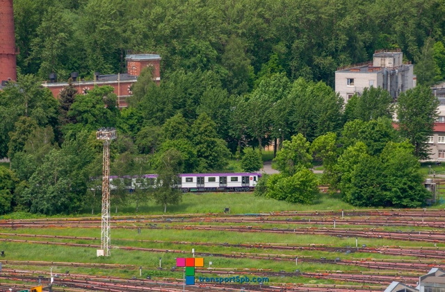 Фиолетовый «Балтиец» в электродепо «Автово».
На фотог...