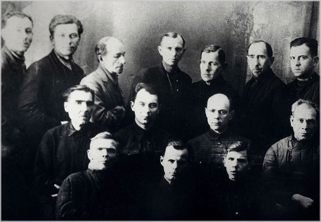 1)Вражеский бронетранспортер, подбитый у Рогожинского ...