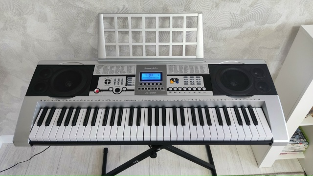 Продам синтезатор в идеальном состоянии. Купили в дека...